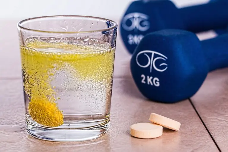 Effervescent vitamin B tablet dissolving in water
